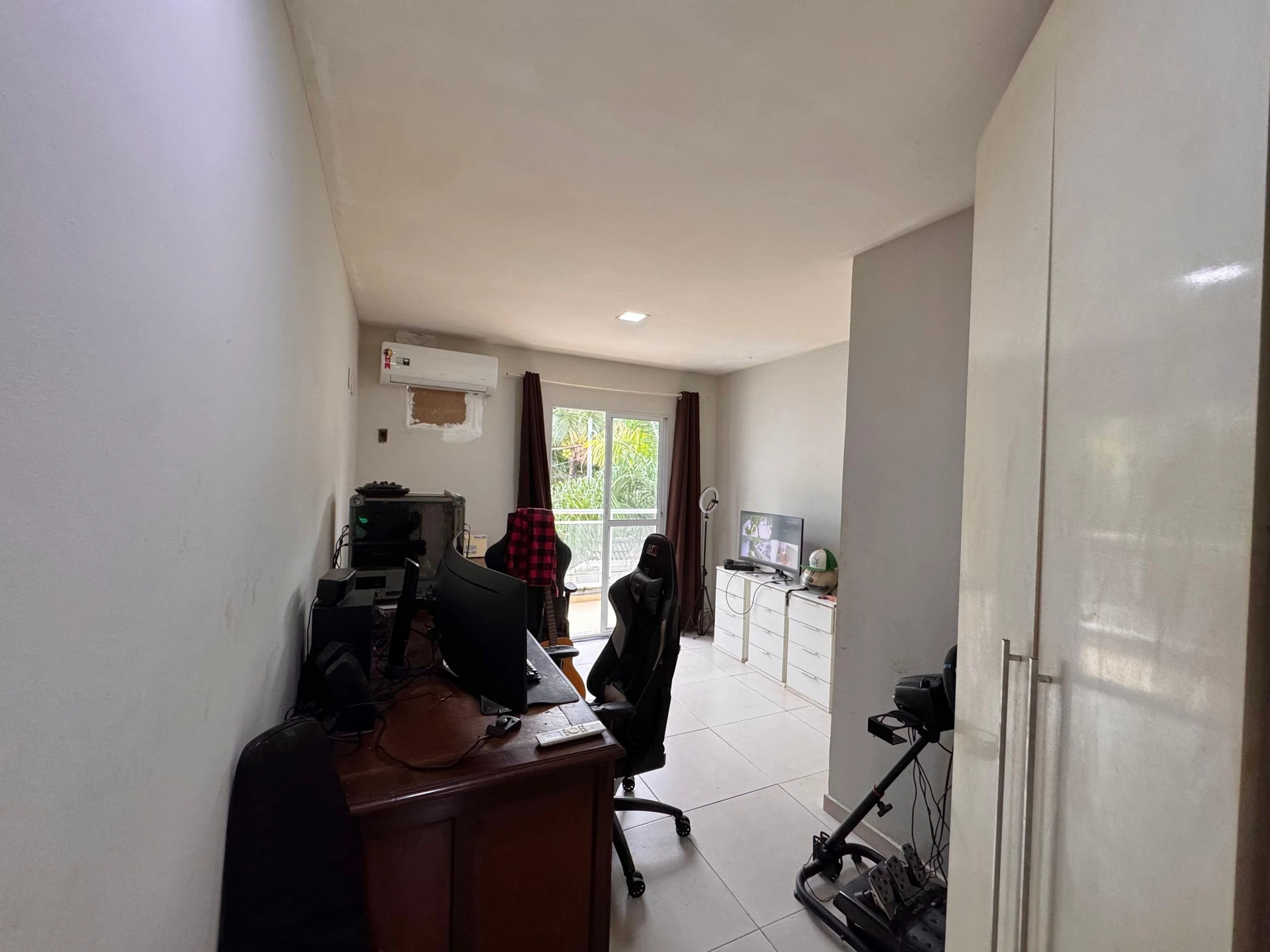 Furnished condo house with 3 bedrooms and laundry setup — photo 39