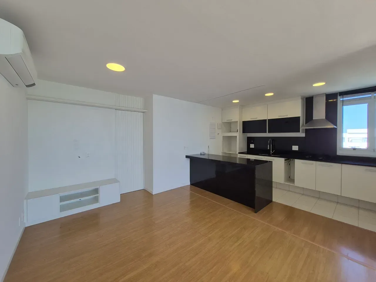 Duplex with 225 m², 3 bedrooms, and open-plan kitchen — photo 8