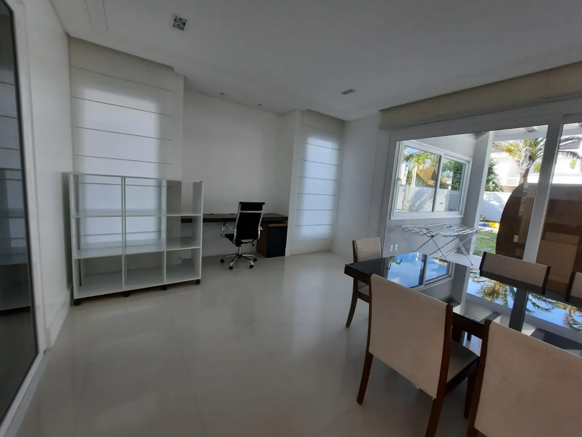 House with 7 bedrooms and an open-plan kitchen — photo 8