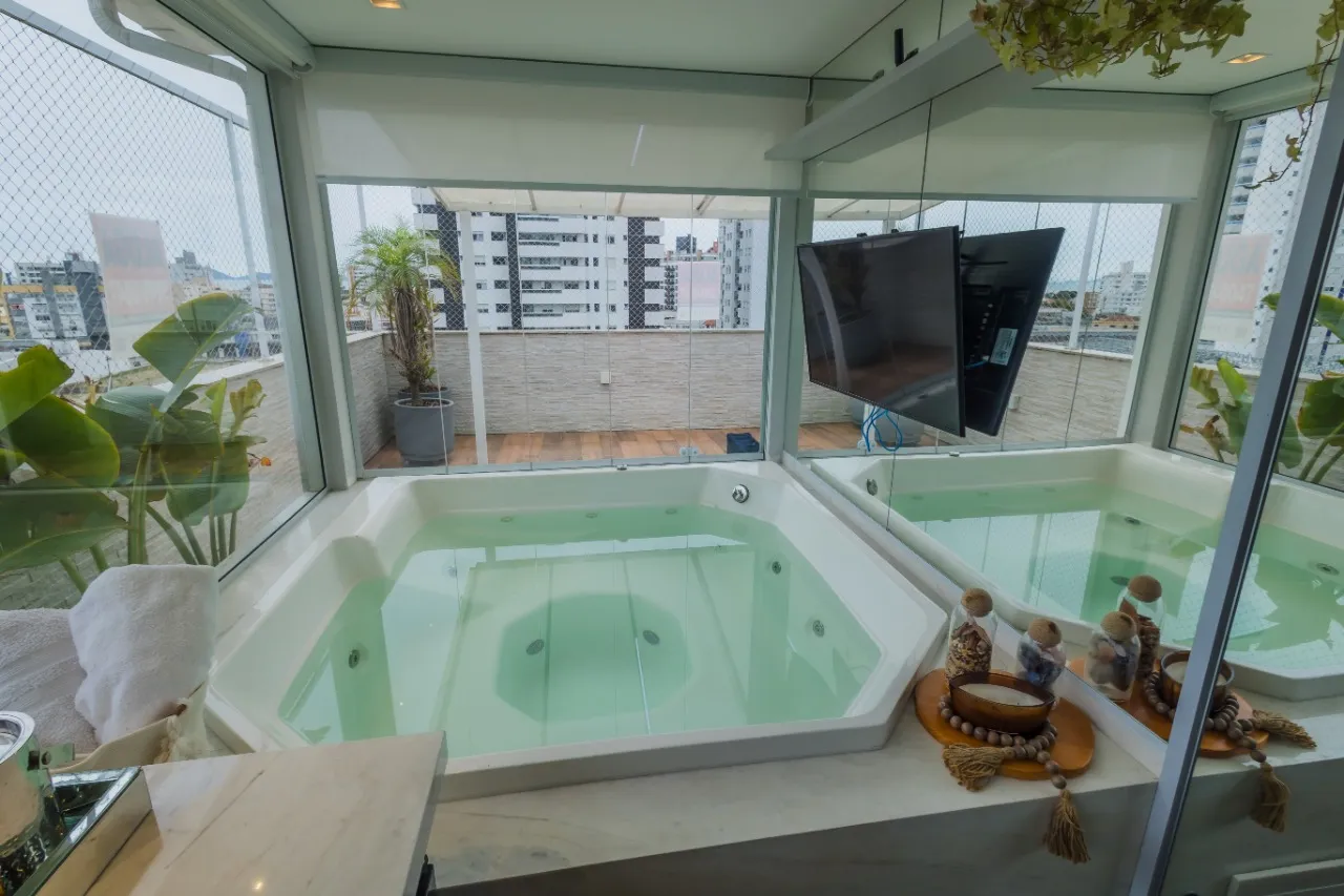 Apartamento mobiliado com 4 quartos e 230 m² — photo 35