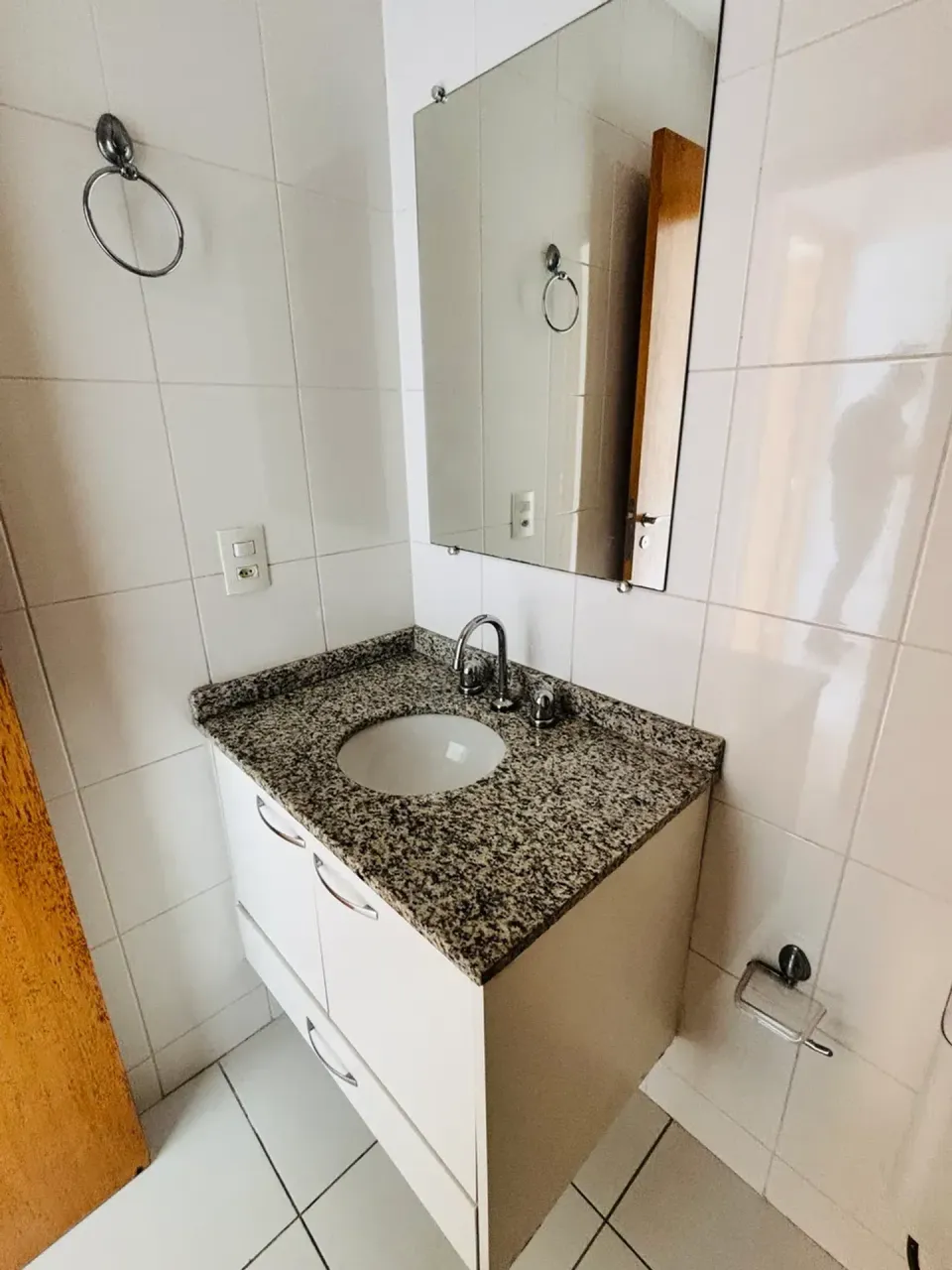 Unfurnished 1-bedroom apartment with balcony, no parking — photo 14