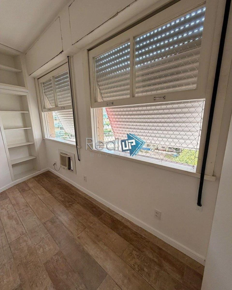 Apartment, 52 m², with floor-to-ceiling windows — photo 26