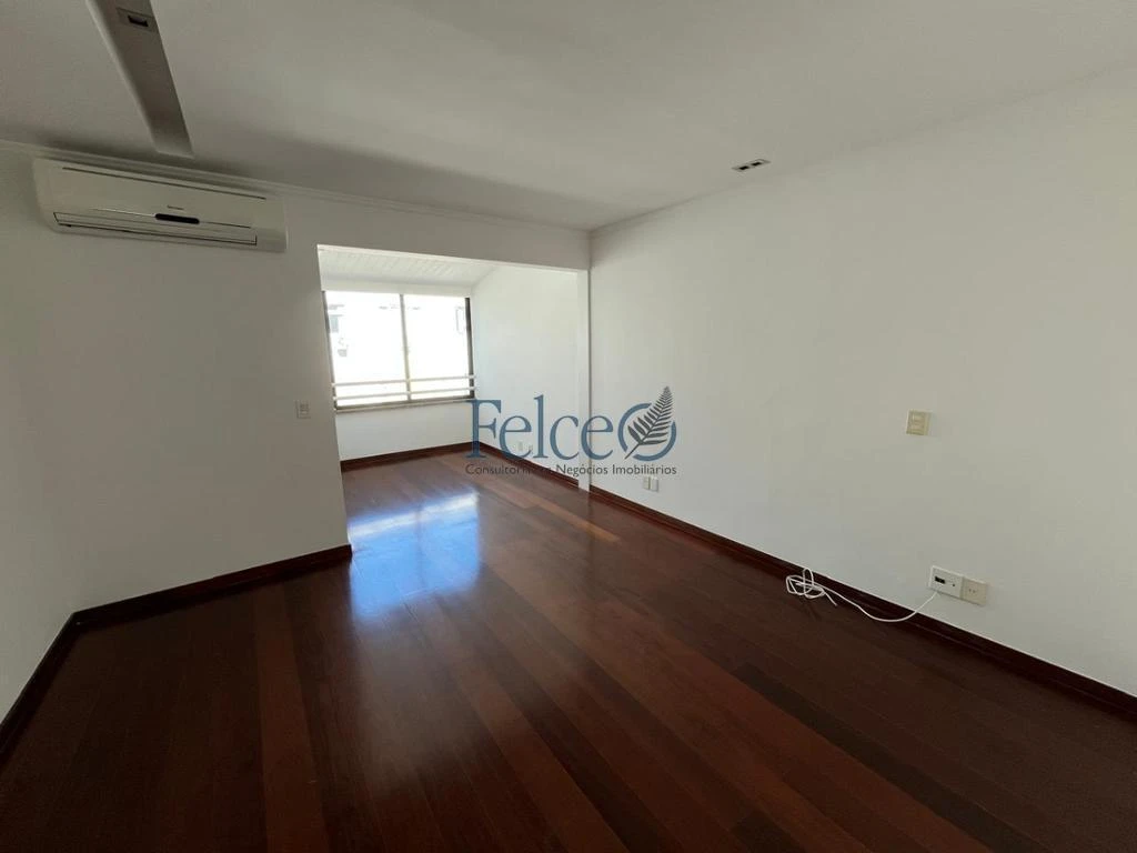 Penthouse apartment with 4 en-suite suites — photo 3