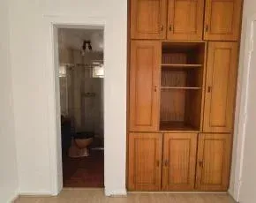 Apartamento com piso de madeira ou laminado, Centro — photo 12