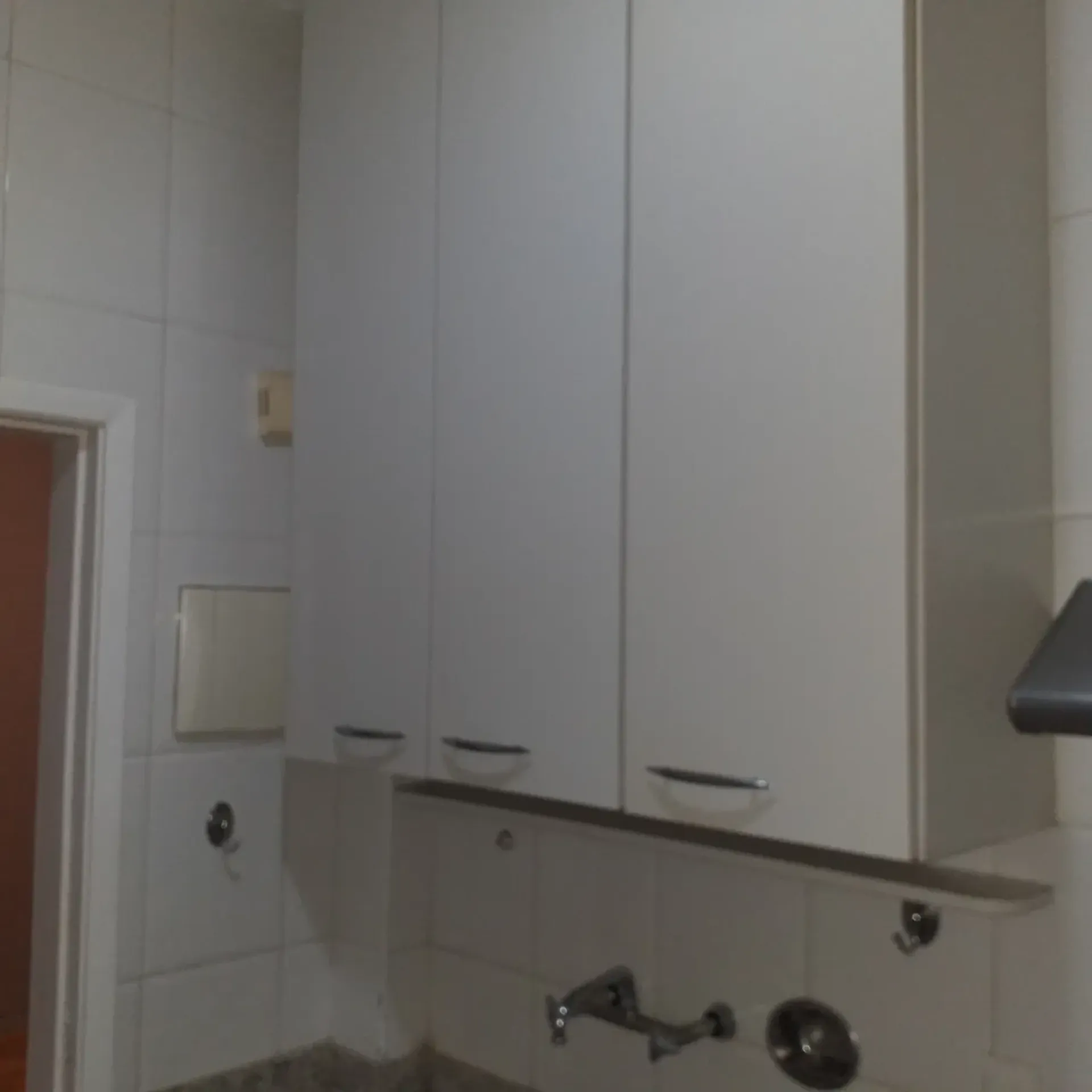 2-bedroom apartment with 3 bathrooms and glass shower — photo 32