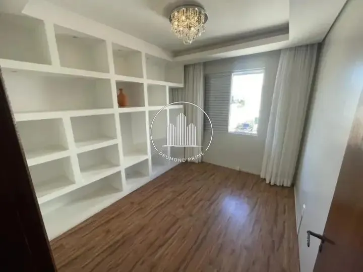 4-bedroom apartment in a building with a pool — photo 15