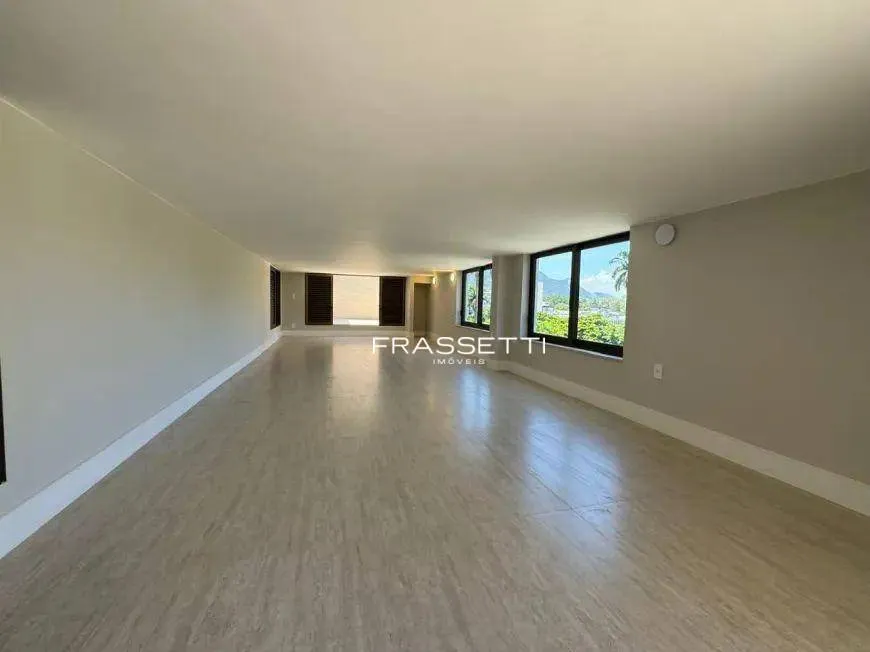 4 quartos e janelas do piso ao teto: apartamento de 460 m² — photo 31