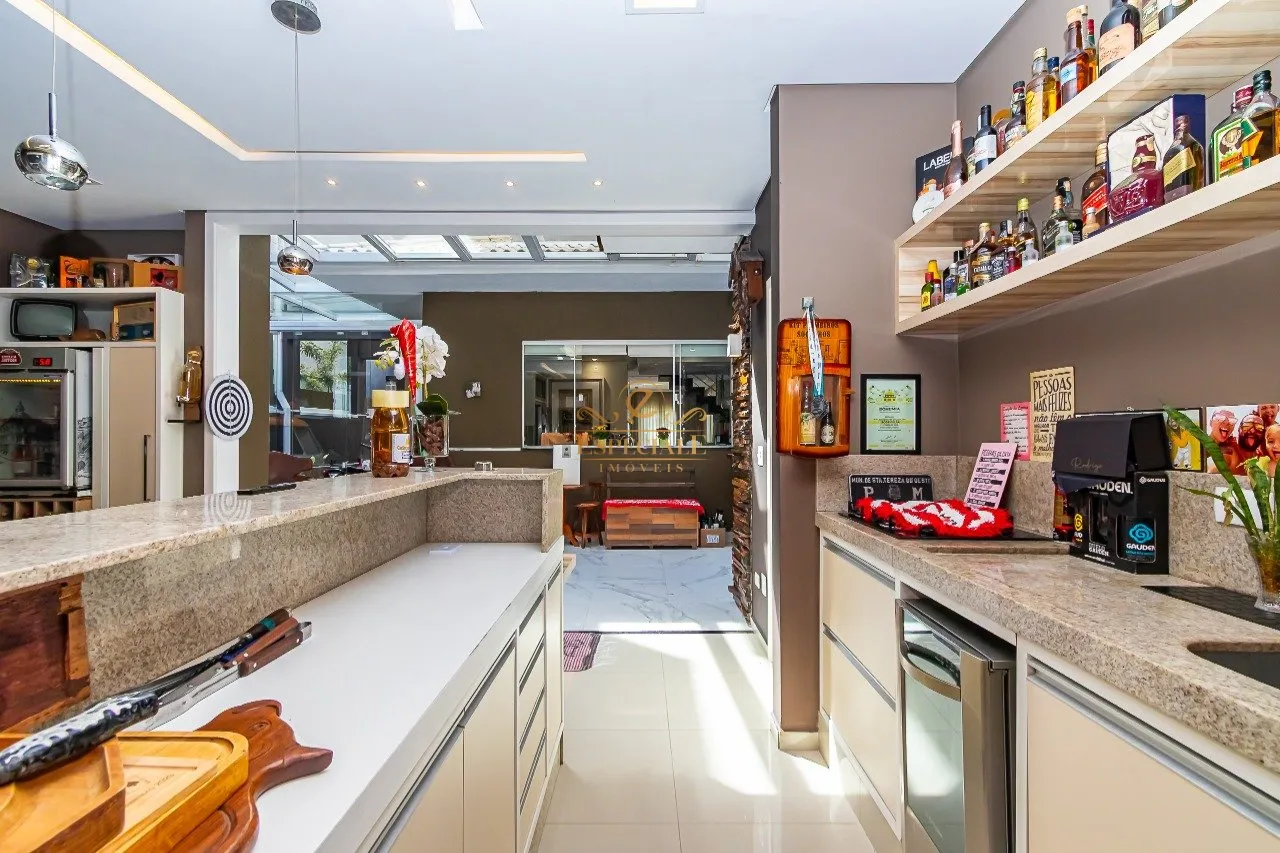 Furnished house with 4 bedrooms and open-plan kitchen — photo 31