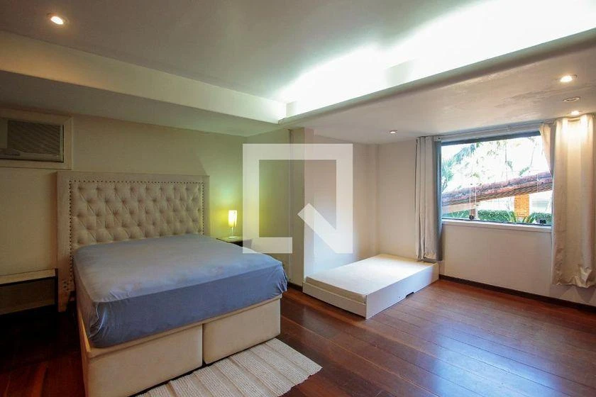 Меблированный дом с 4 спальнями и 3 сьютами, 450 м² — photo 37
