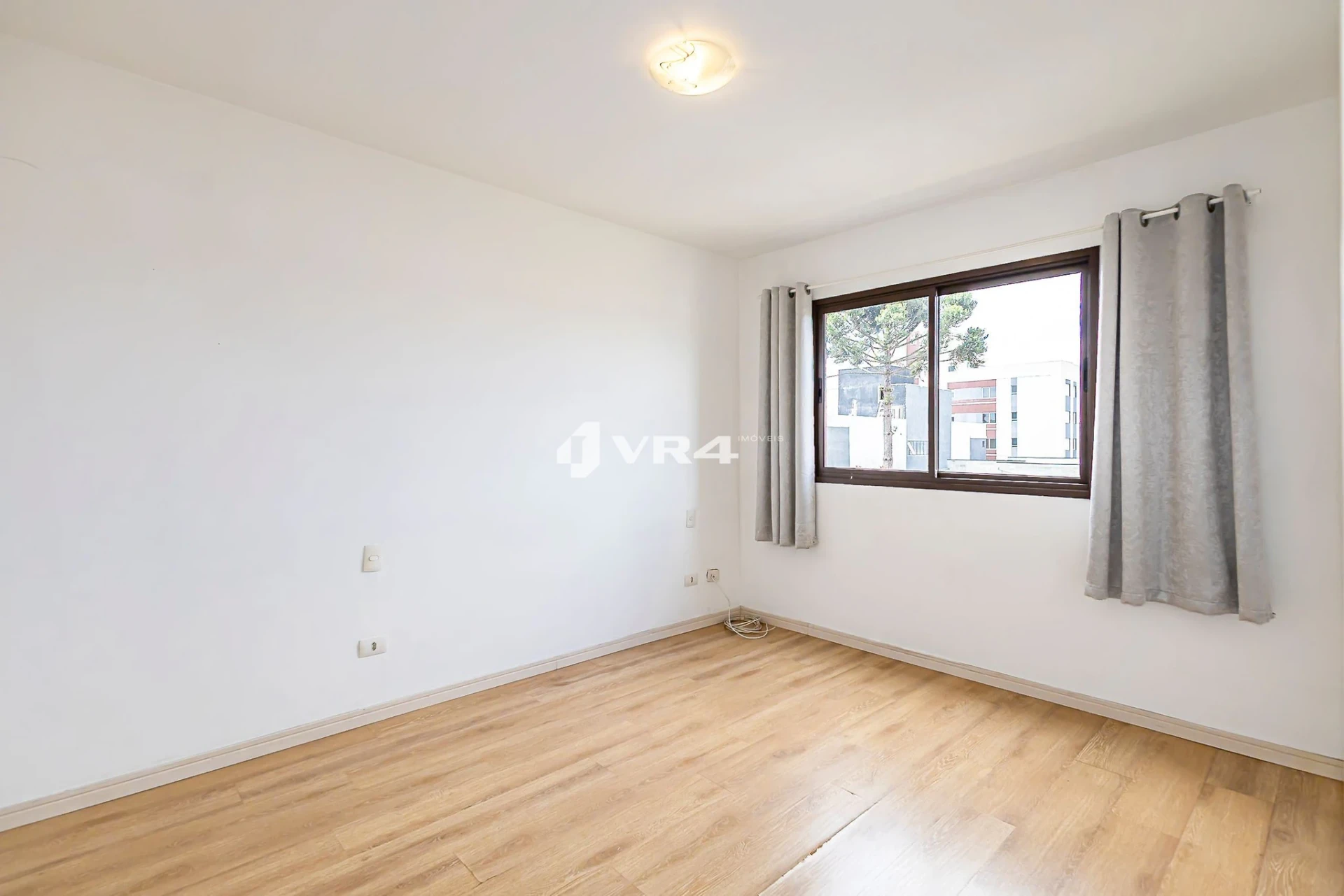 Furnished 1-bedroom apartment with 1 parking spot — photo 11