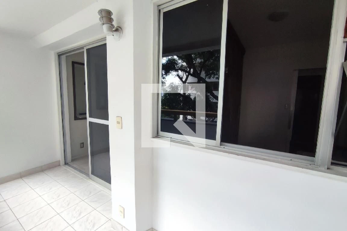 Furnished 2-bedroom apartment with open-plan kitchen — photo 21
