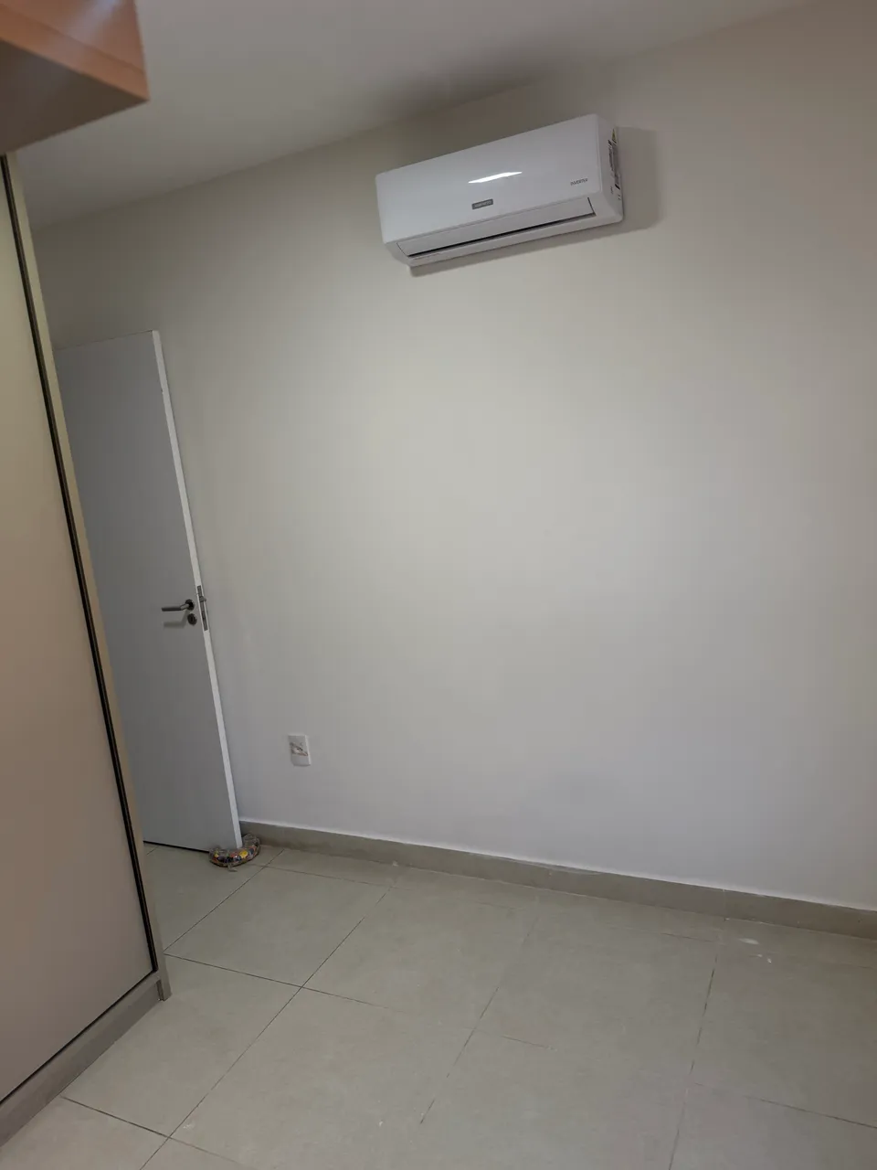 Balcony with a grill in a 2-bedroom apartment, 110 m² — photo 17