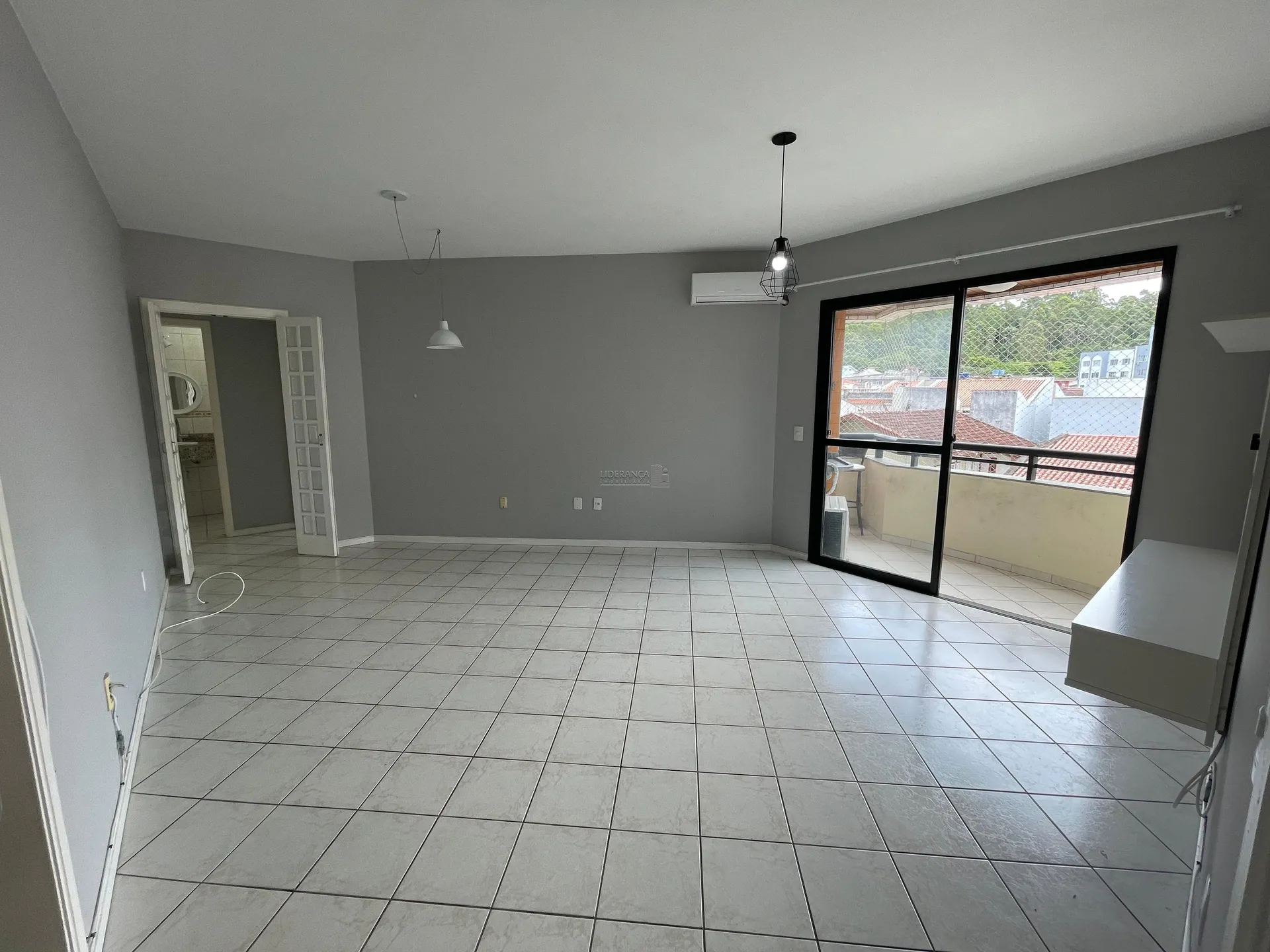 Квартира с 3 спальнями и 1 спальней с ванной, 105 м² — photo 6