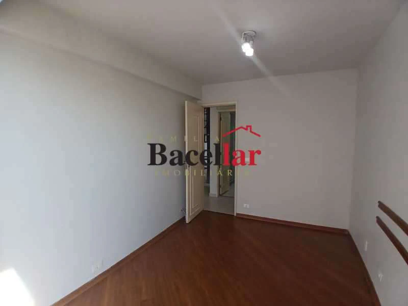 Top-floor apartment with 2 bedrooms and 2 baths, 122 m² — photo 16
