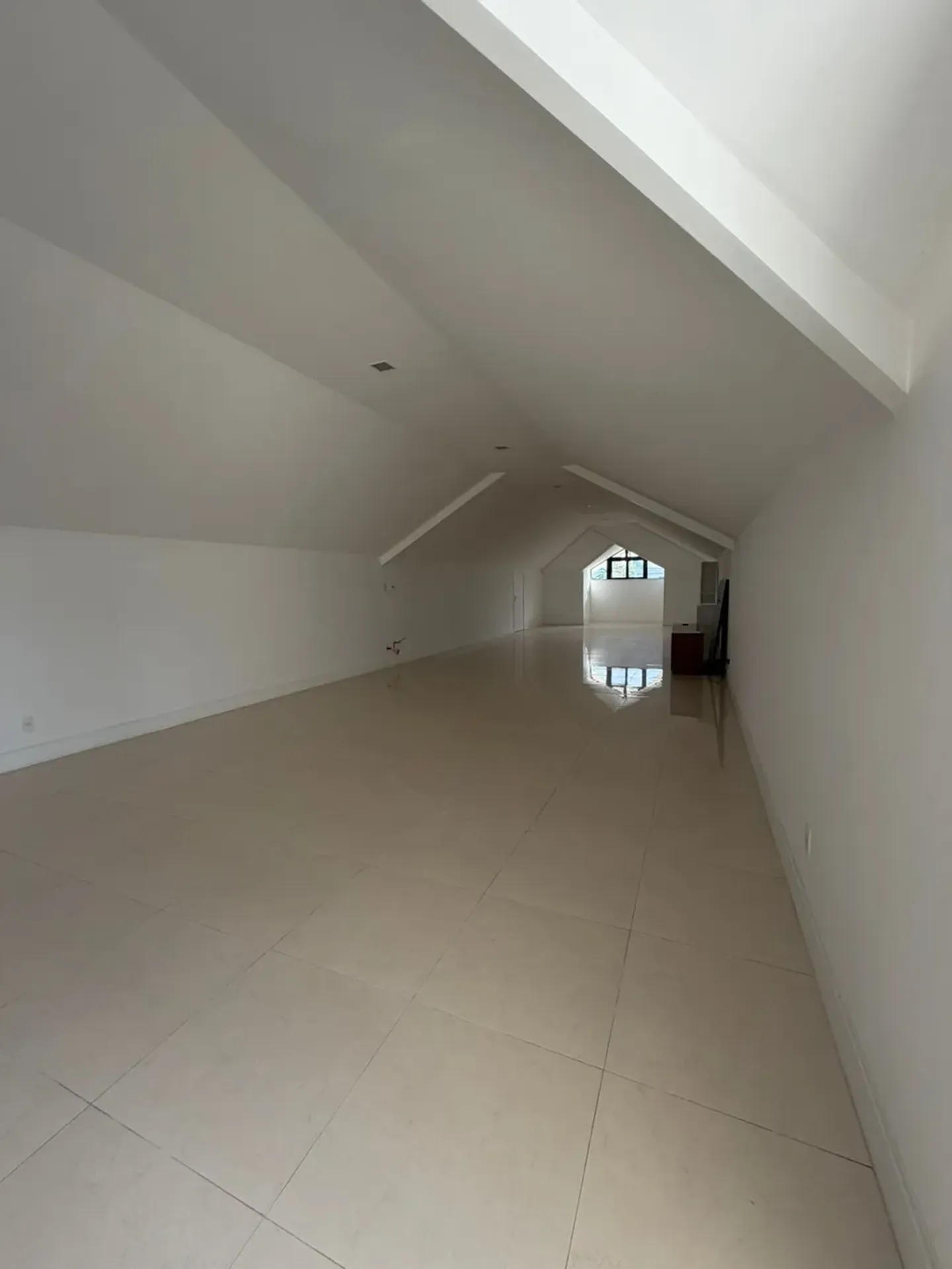 Casa com cozinha americana, 4 quartos e 5 banheiros, 980 m² — photo 28
