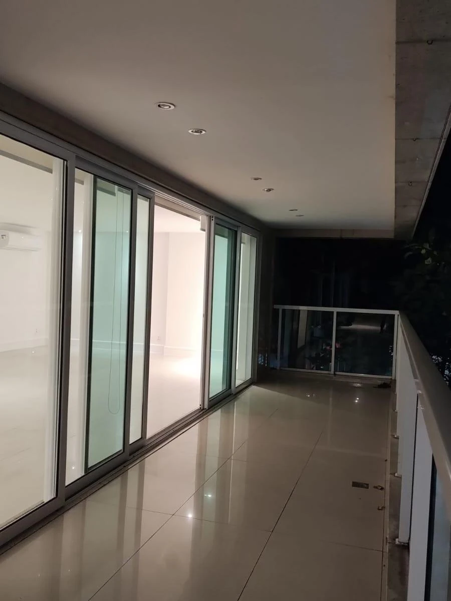 4-bedroom apartment with 280 m² and 2 parking spots — photo 10
