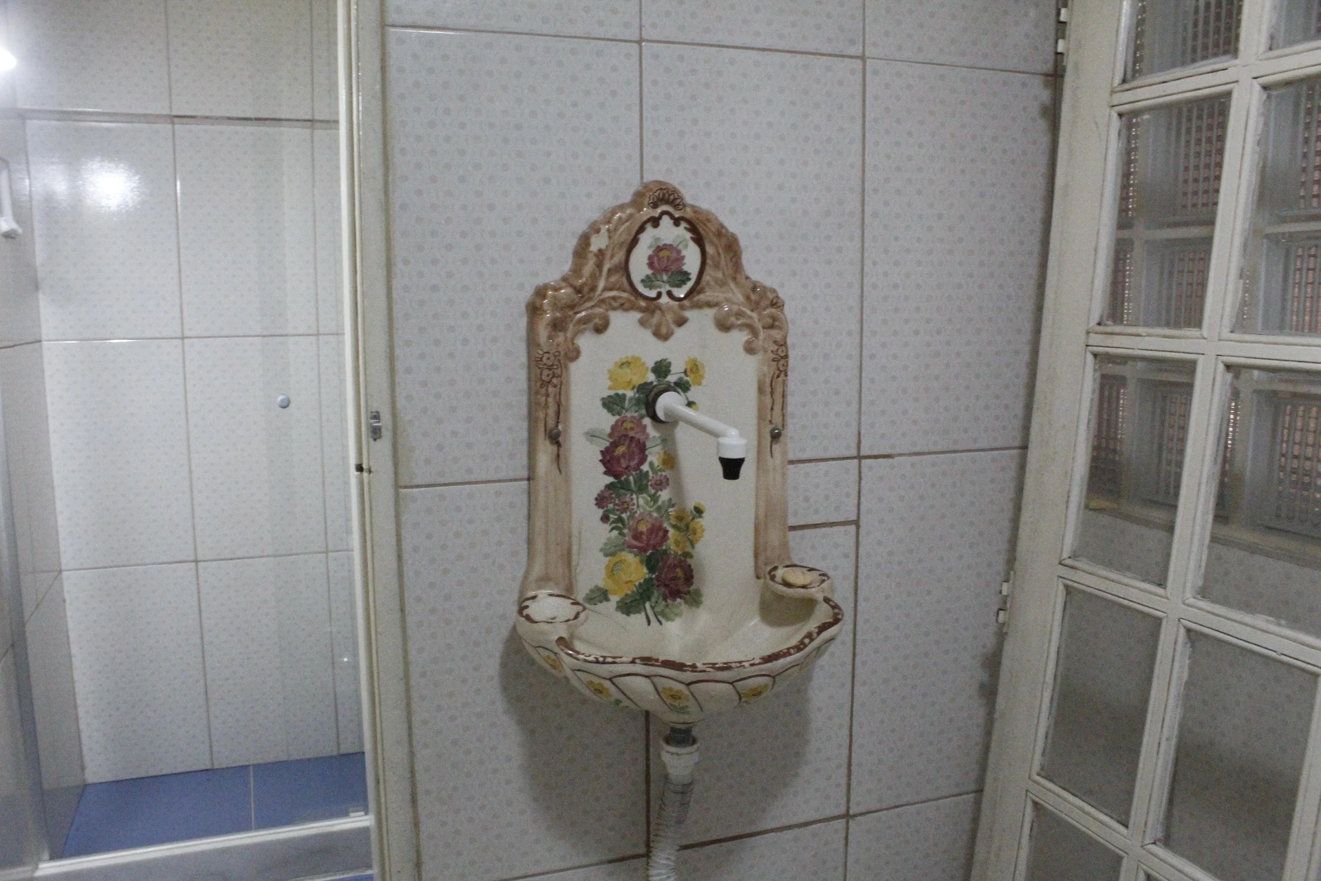 Furnished 4-bedroom house with private balcony — photo 2