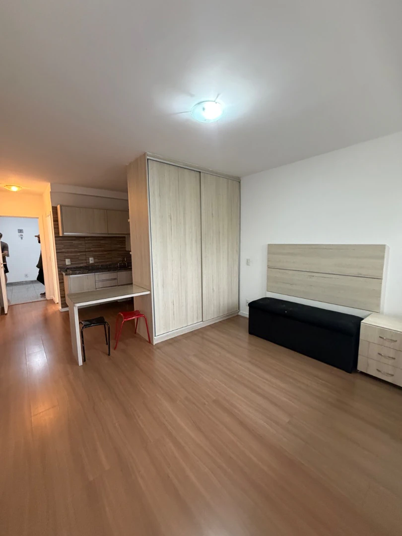 Furnished studio in a building with a gym
