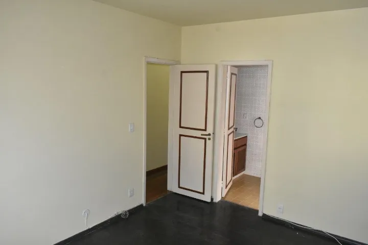 3-bedroom apartment with 3 baths, wood-floor living room — photo 18