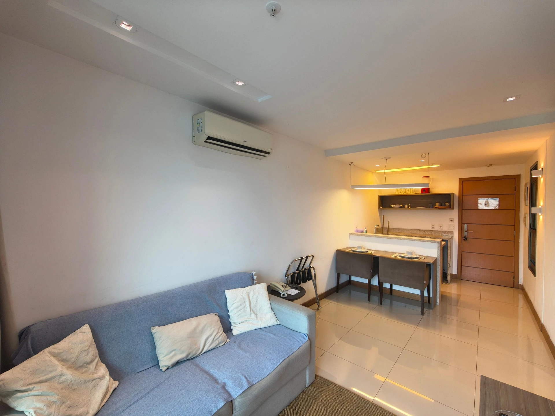 One-bedroom apartment with a mountain view in Rio de Janeiro — photo 10