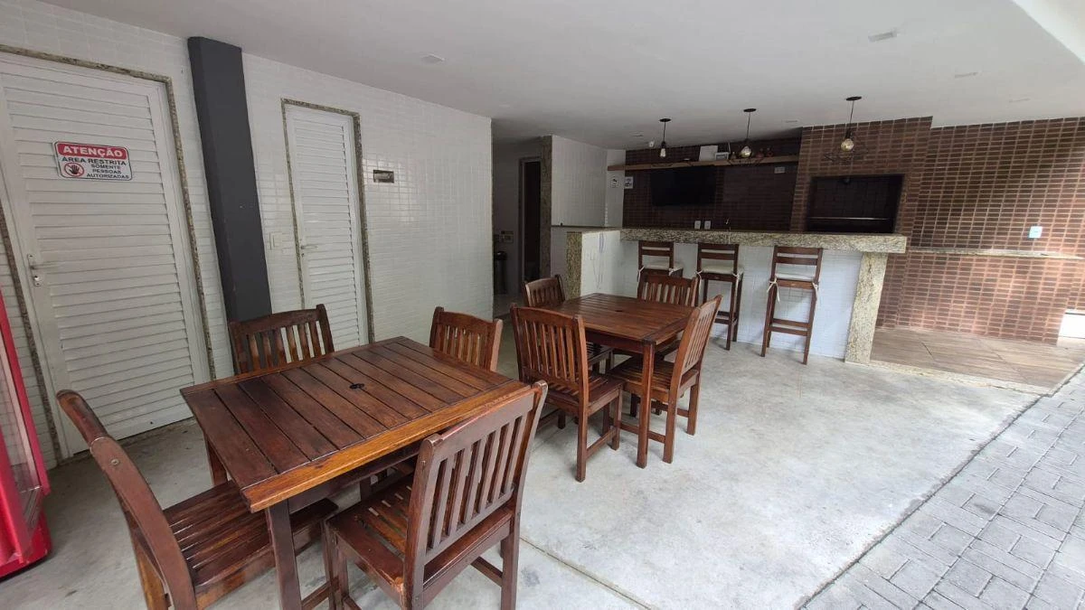 One-bedroom apartment in a building with a gym — photo 6
