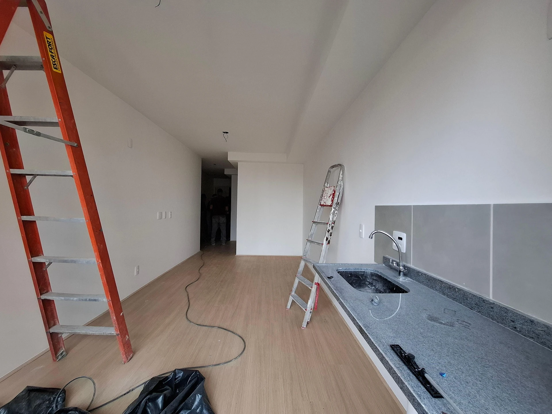 1-bedroom apartment with a balcony and washing machine — photo 2