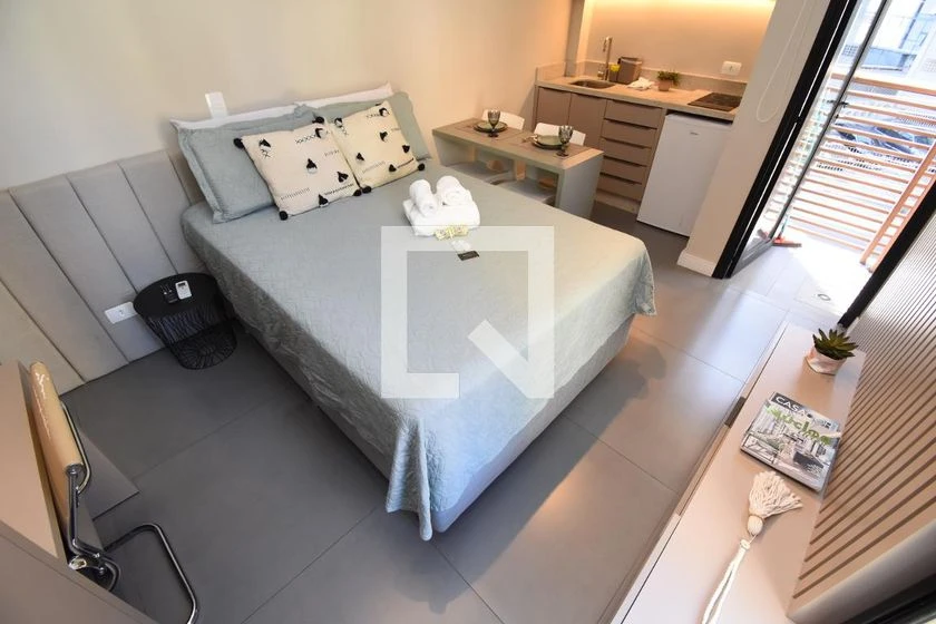 Furnished studio with a balcony and compact kitchenette — photo 10