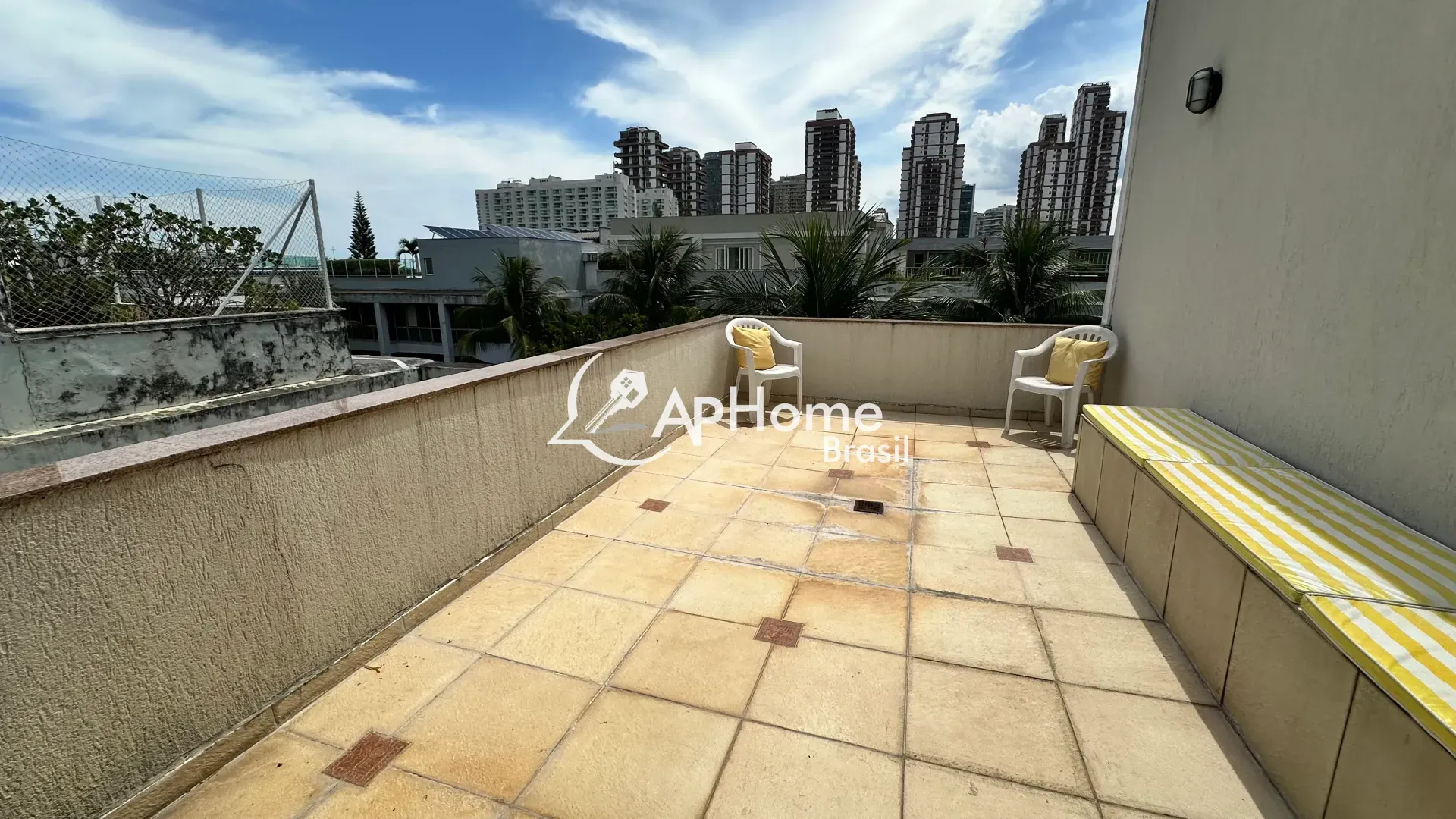 Apartment with 4 bedrooms, closed kitchen — photo 37