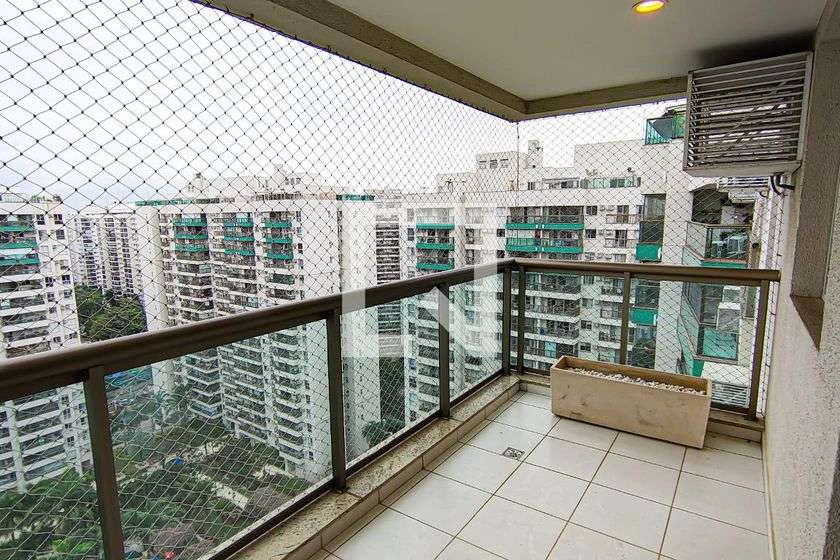 Apartamento vazio de 3 quartos com varanda e 185 m² — photo 5