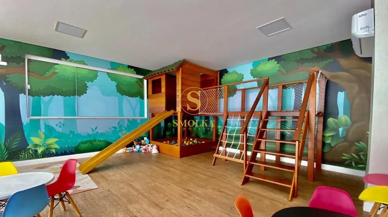 Balcony with a grill in a 2-bedroom apartment, 75 m² — photo 43