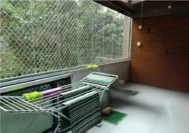 Furnished 3-bedroom apartment with glass balcony — photo 10