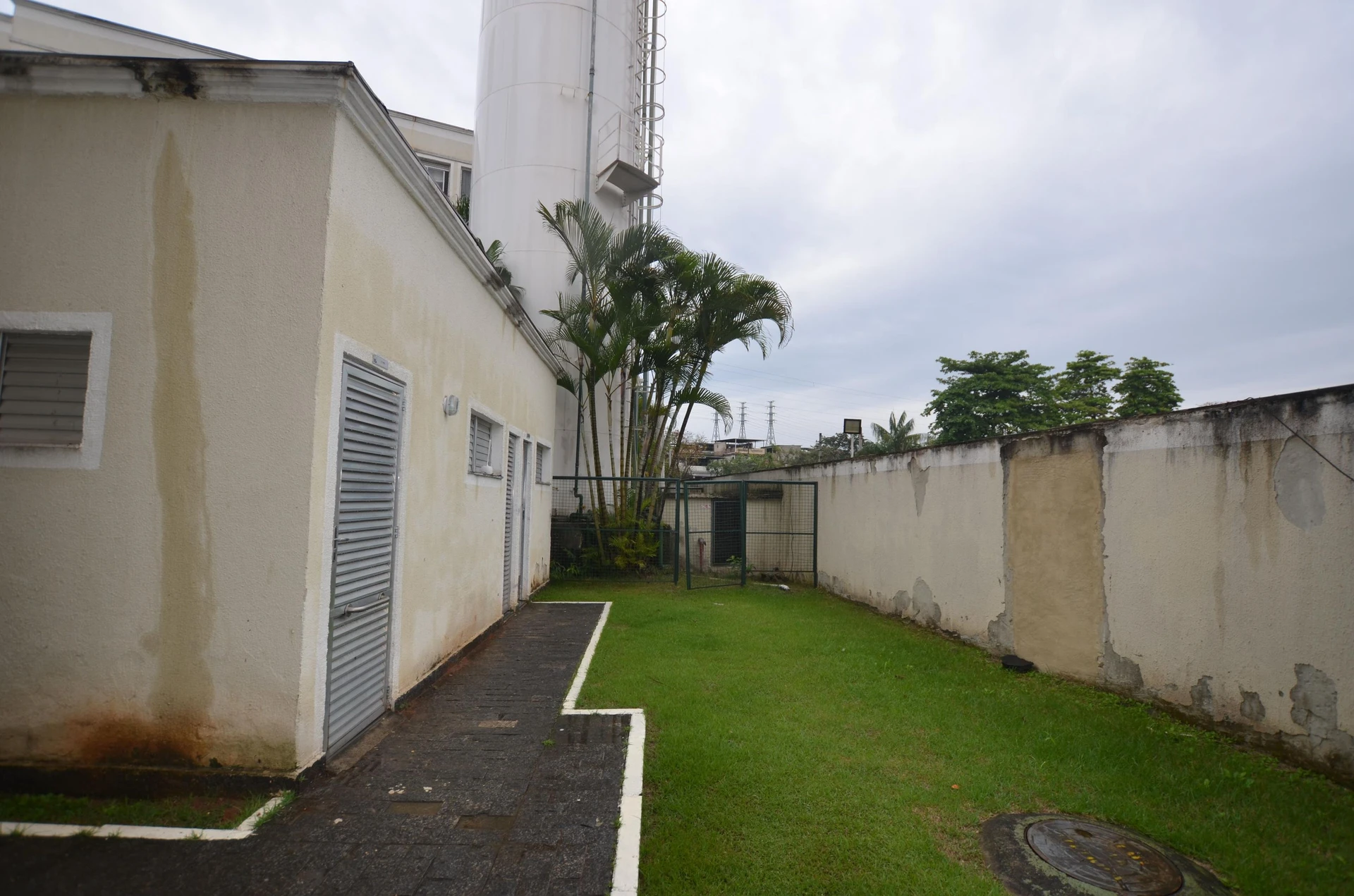 2-bedroom apartment with a private garden — photo 11