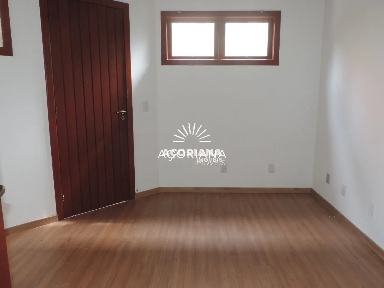 Fireplace in a 5-bedroom house, 350 m² — photo 20
