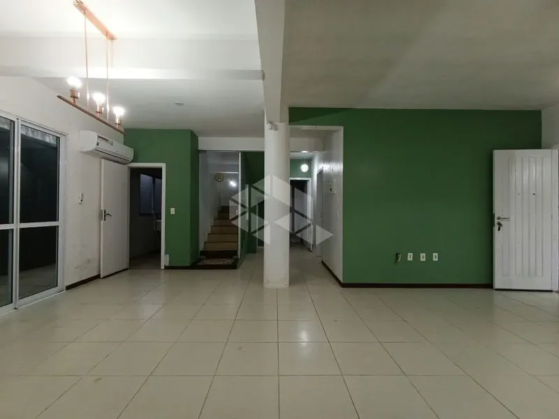 4-bedroom house with a bathtub in Florianópolis — photo 7