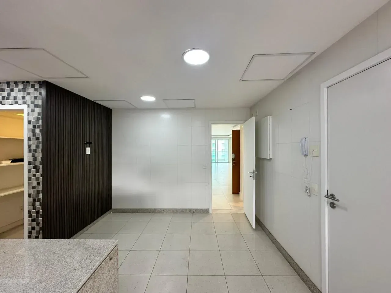 282 m² apartment with 4 bedrooms and 5 bathrooms — photo 7