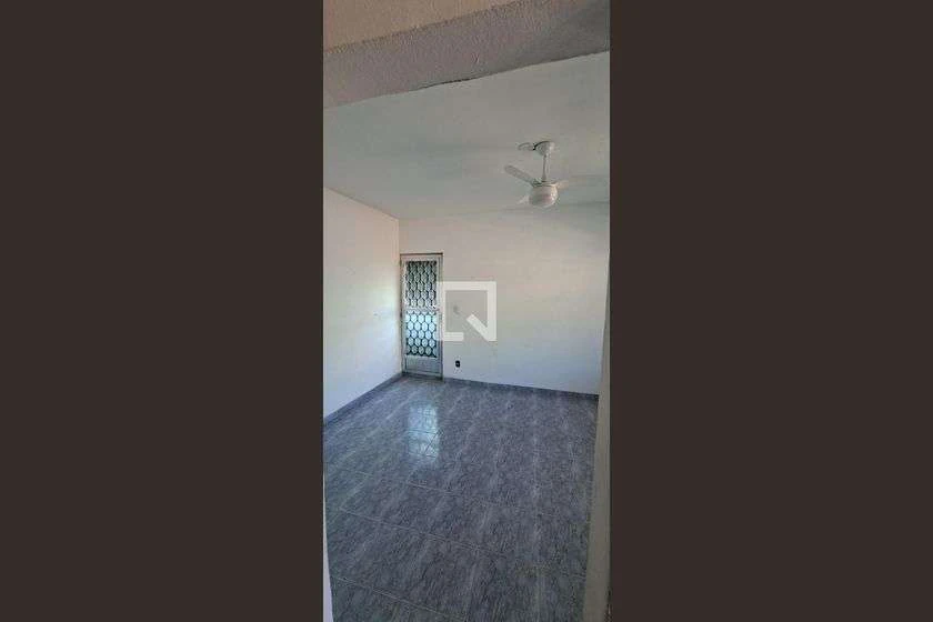 Casa con 2 dormitorios y suite, cocina independiente