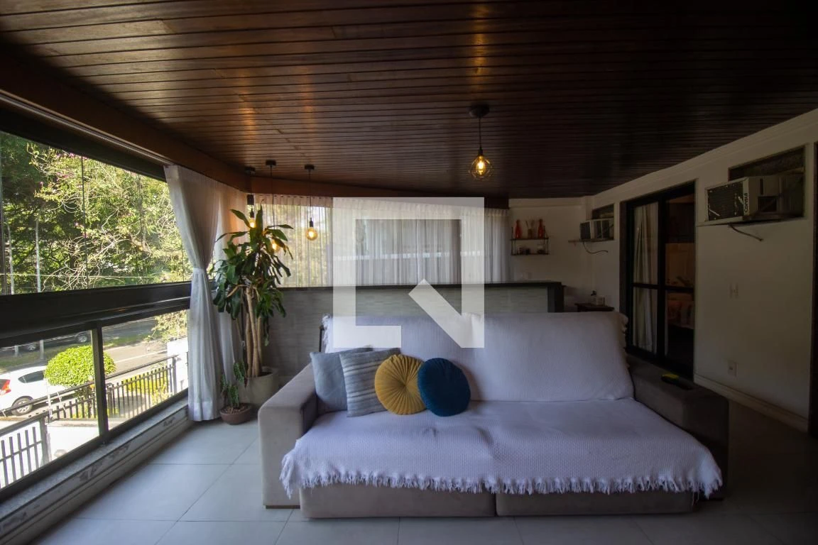 Floor-to-ceiling windows in a 3-bedroom apartment, 119 m² — photo 18