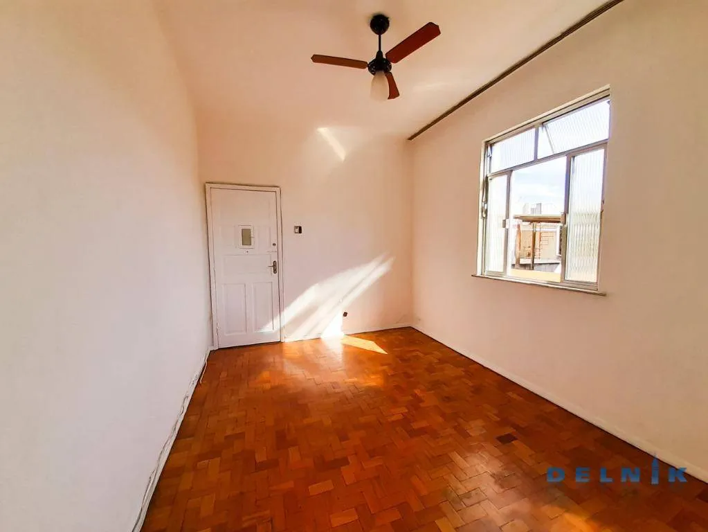 Apartment on the 2nd floor with wood or laminate floors — photo 4