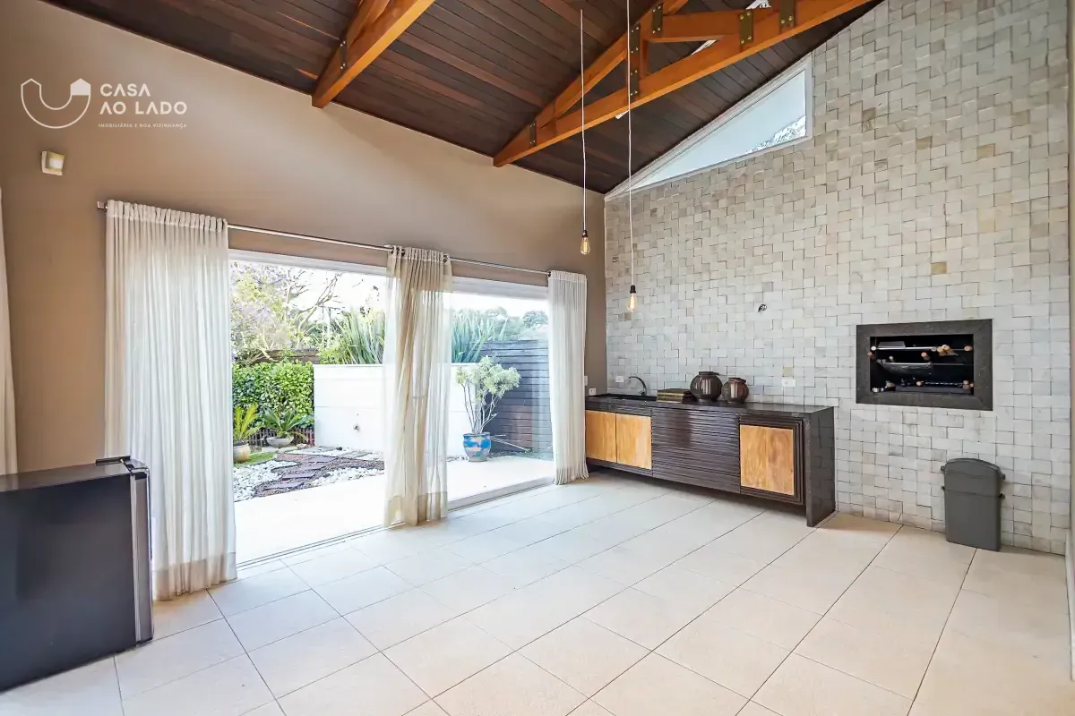 House with 629 m², 4 bedrooms and a balcony — photo 22