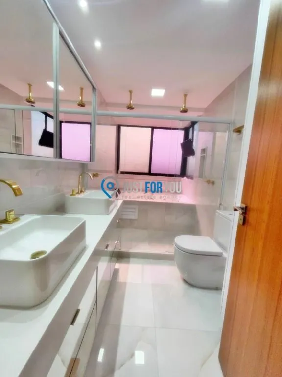 Furnished house with 4 en-suites and 330 m² plus 2 parking — photo 33