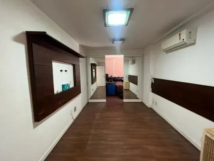 Apartment with 4 bedrooms and a glassed-in balcony — photo 14