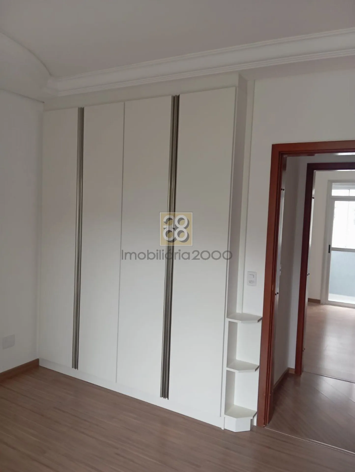 Деревянный пол или ламинат и 3 спальни: квартира 131 м² — photo 2