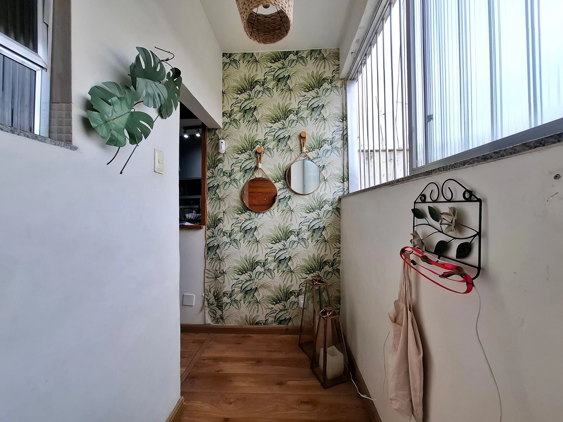 Balcony with a grill in a 2-bedroom apartment, 90 m² — photo 41