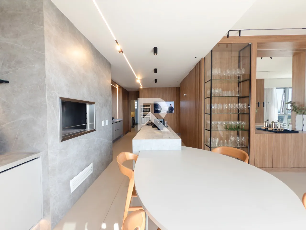Furnished apartment with 4 en-suite suites and 4 parking spaces — photo 3