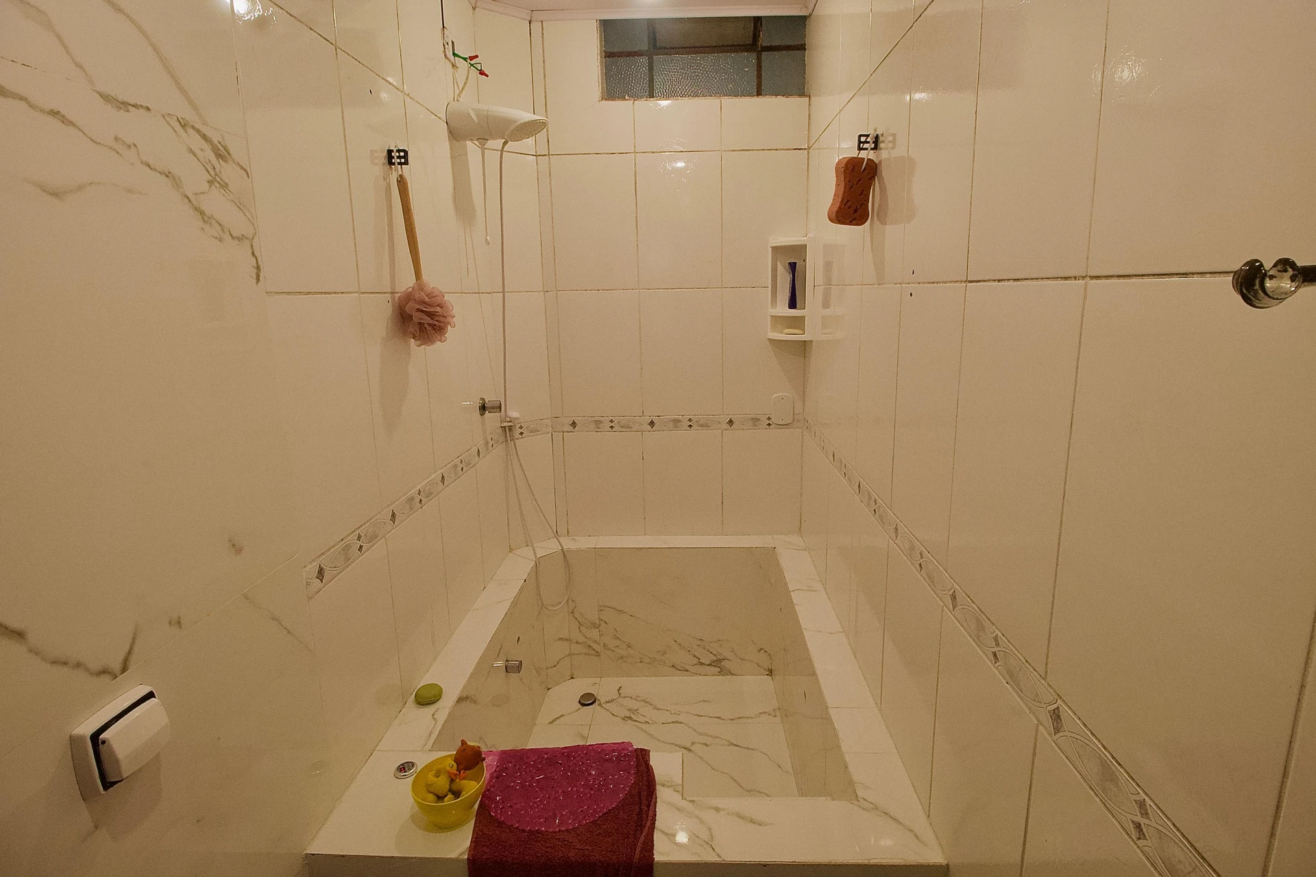 84 m² apartment with a home office and a bathtub — photo 20