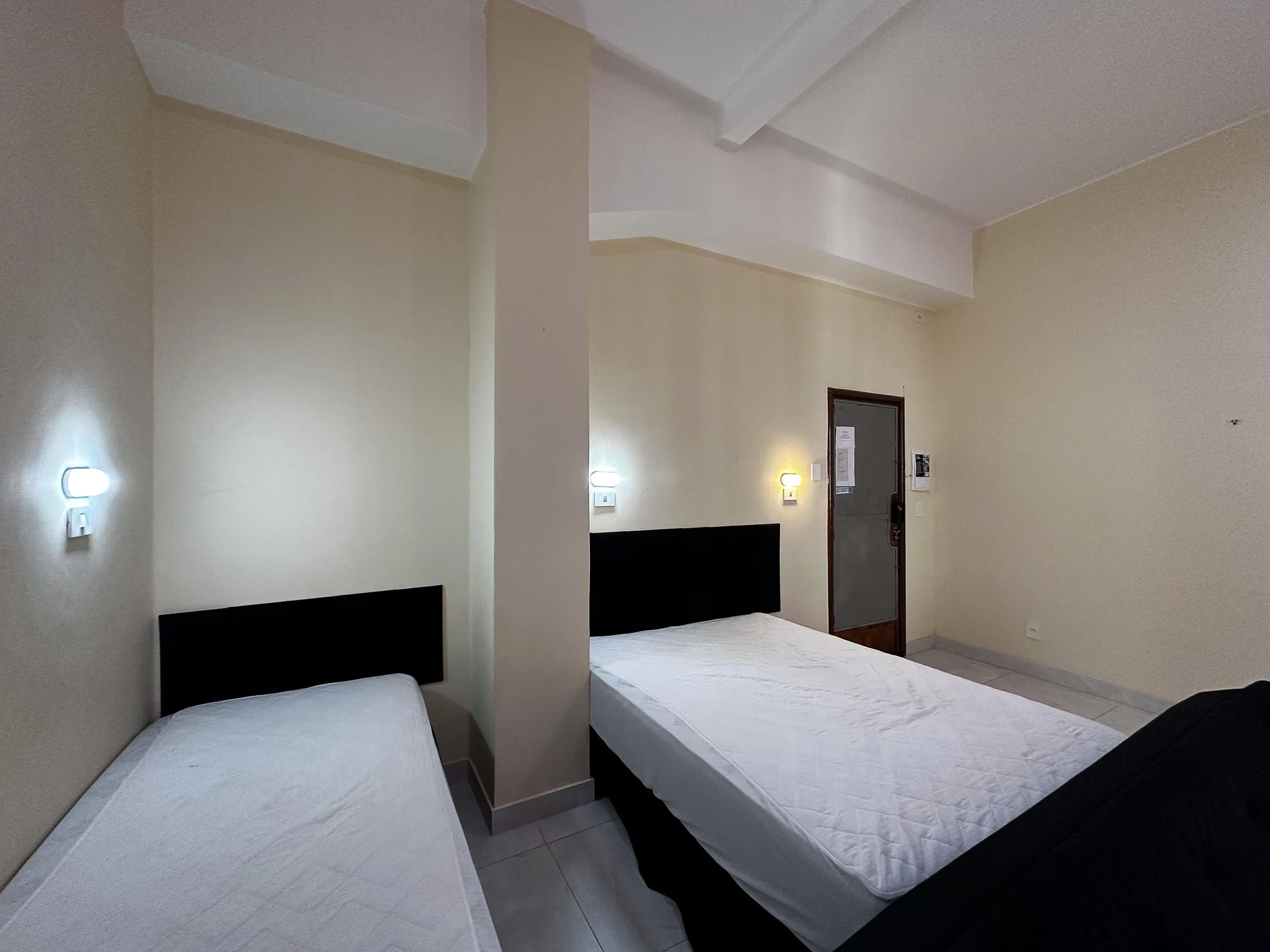 Furnished studio with 1 bedroom and 1 bathroom, no parking — photo 13