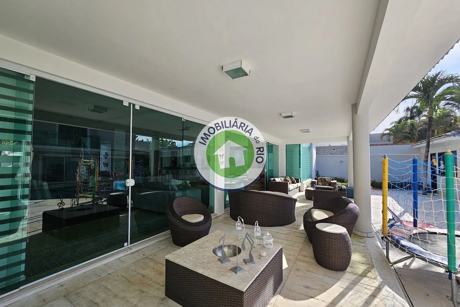 Casa com 5 quartos e 5 banheiros, cozinha fechada — photo 16
