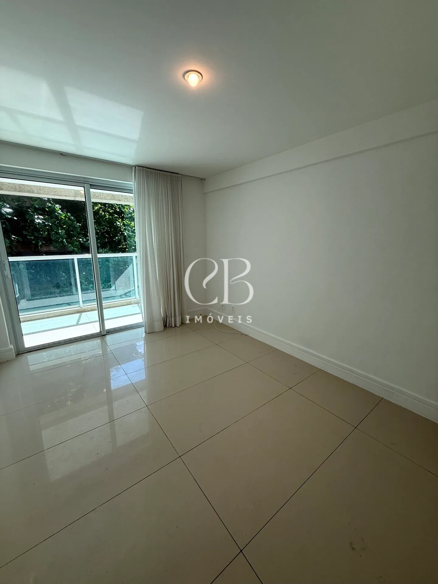 Apartment with 4 bedrooms and a balcony in great condition — photo 16