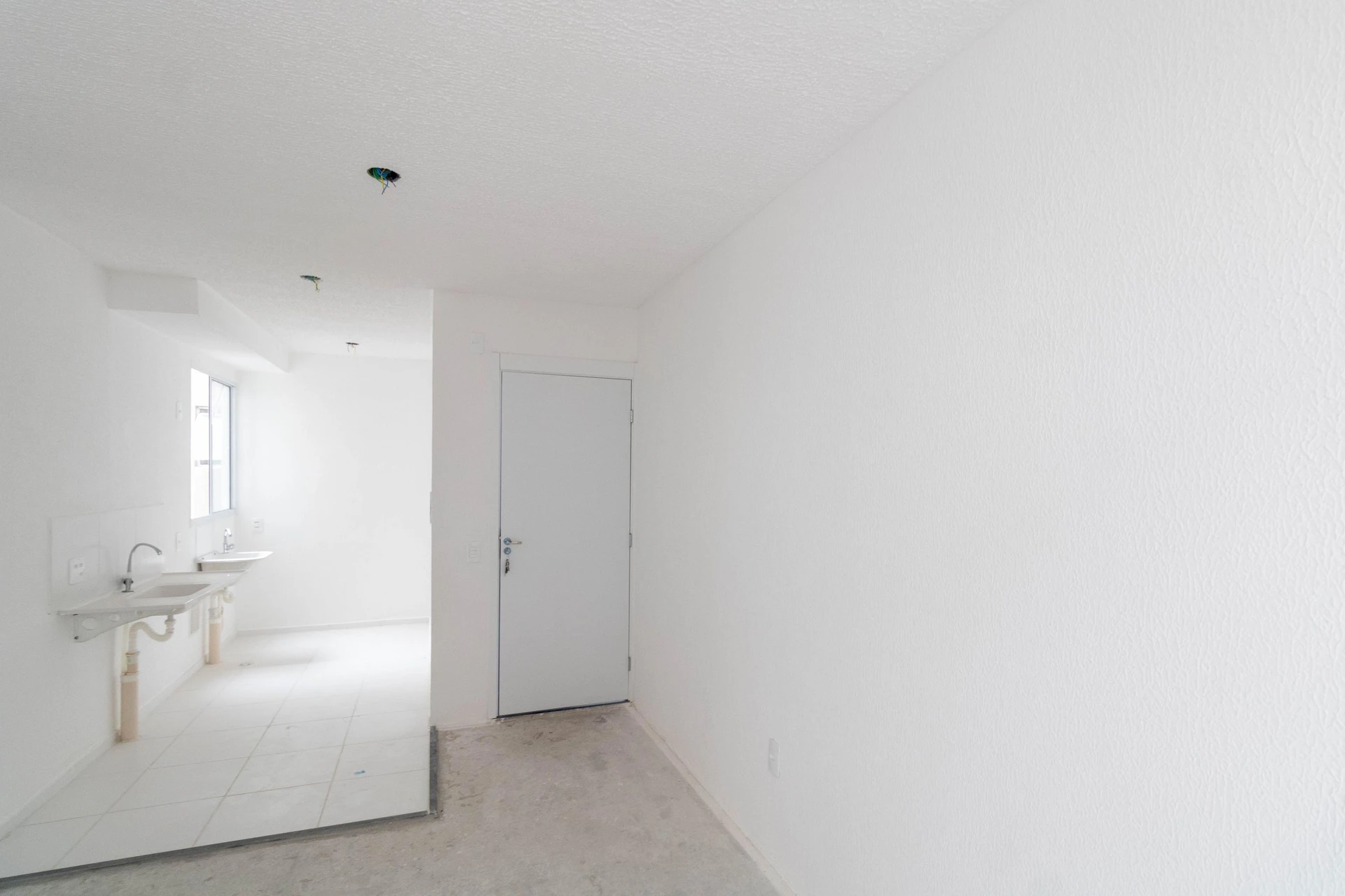 2-bedroom apartment with a washing machine — photo 32