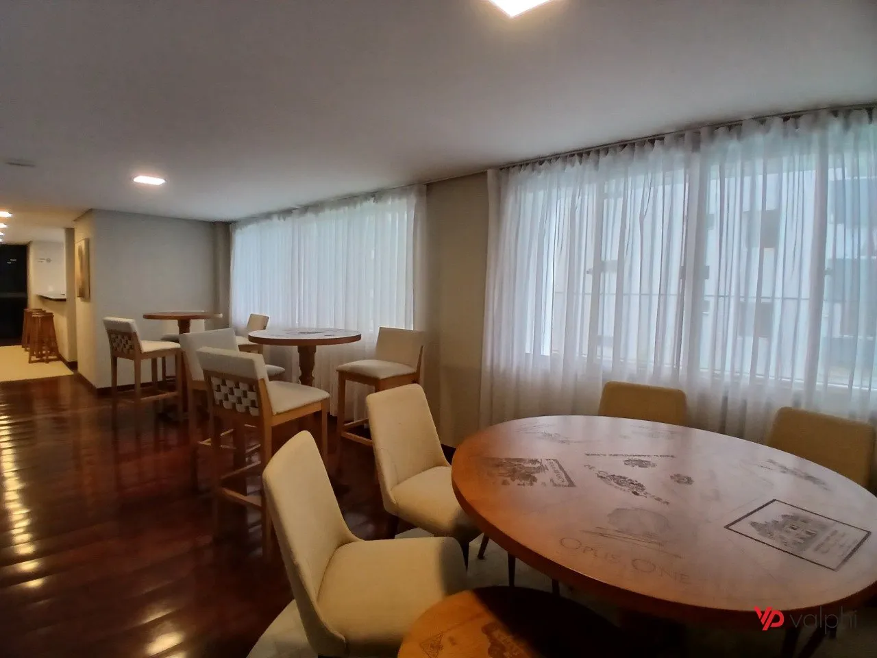 4-bedroom apartment with a walk-in closet in Curitiba — photo 79